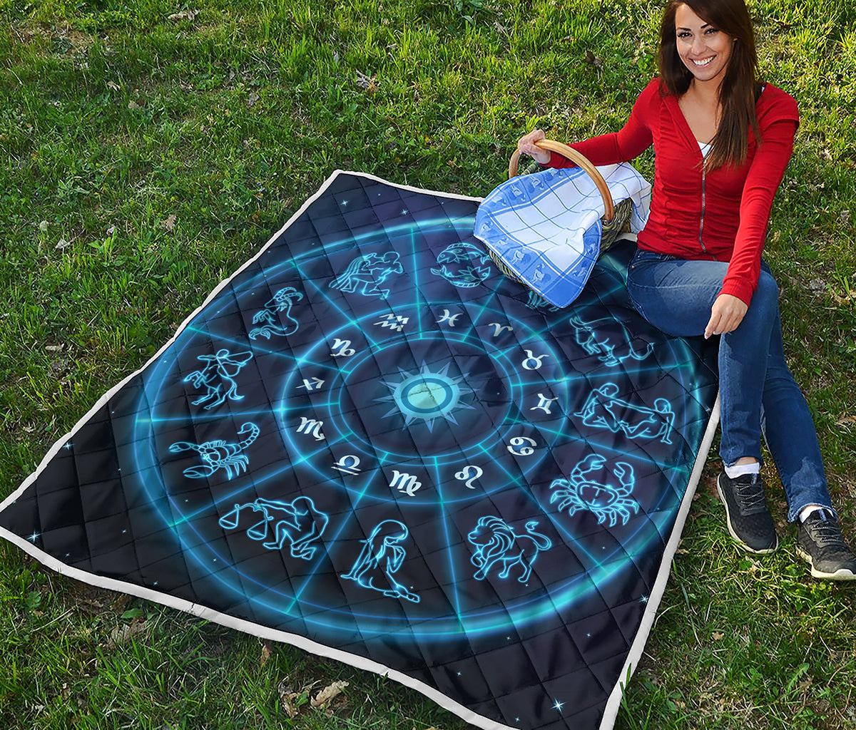 Blue Light Zodiac Circle Print Quilt