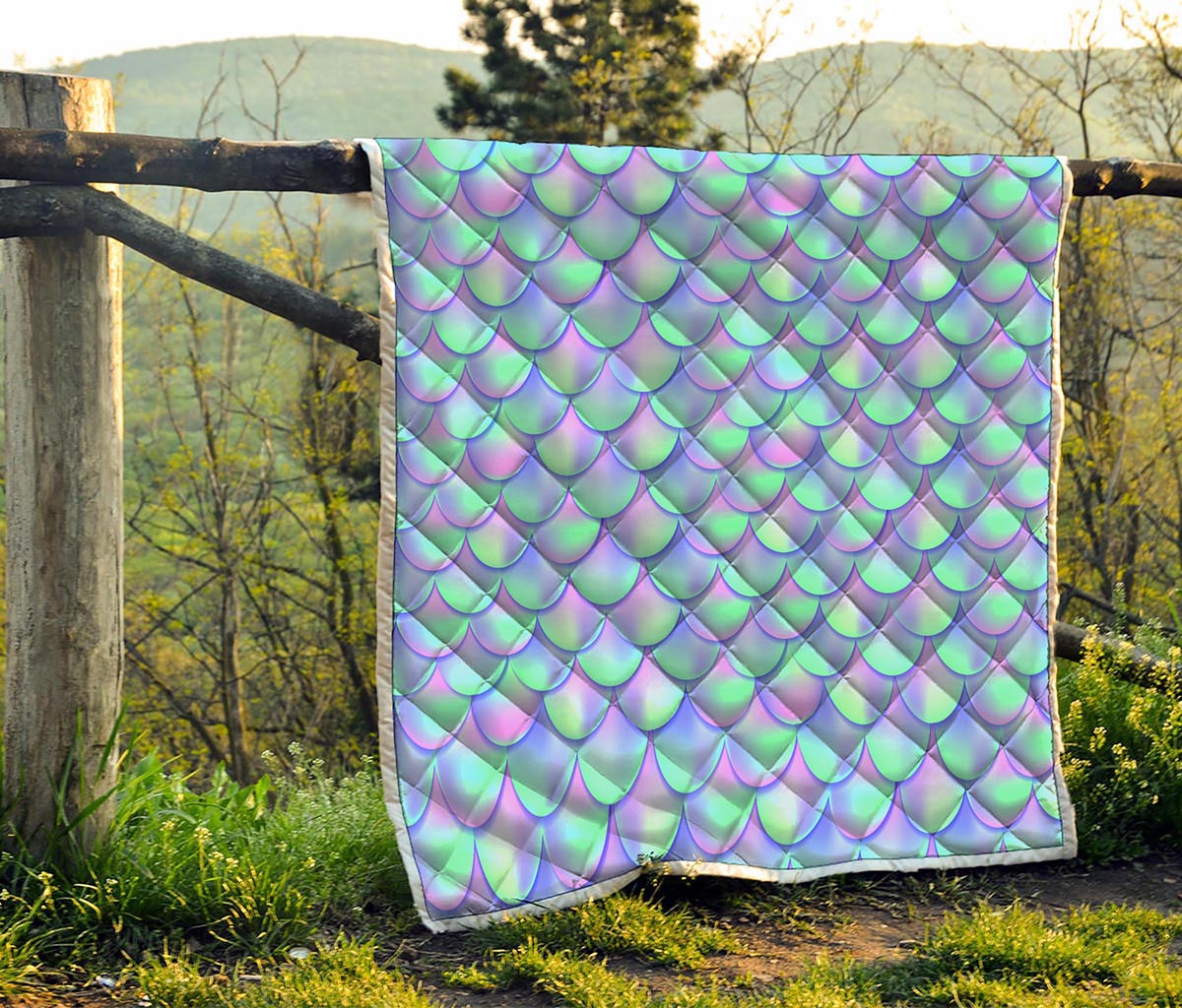 Blue Mermaid Scales Pattern Print Quilt