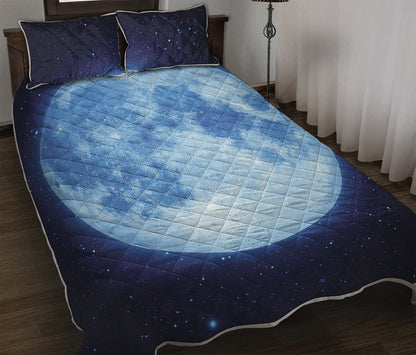 Blue Moon Print Quilt Bed Set