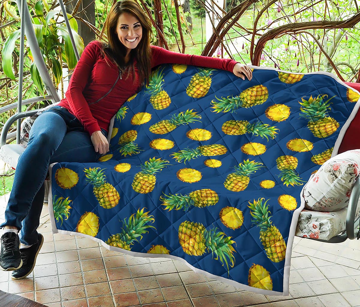 Blue Pineapple Pattern Print Quilt