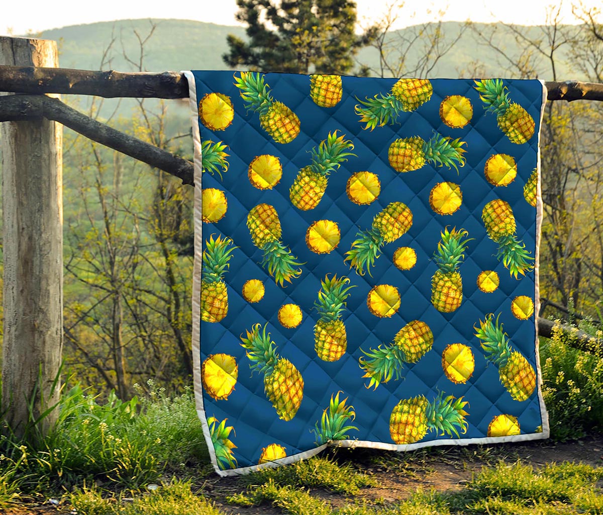 Blue Pineapple Pattern Print Quilt