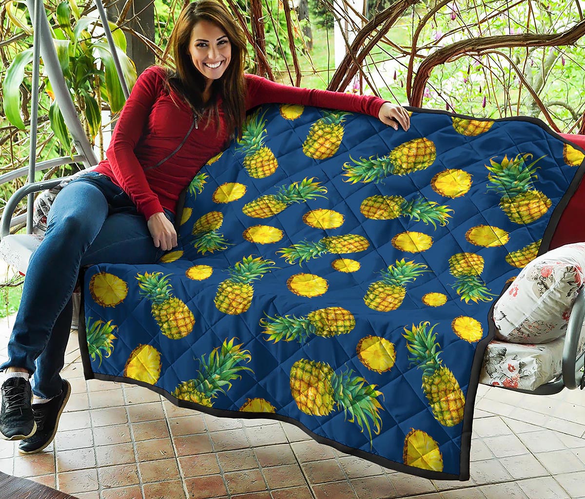 Blue Pineapple Pattern Print Quilt