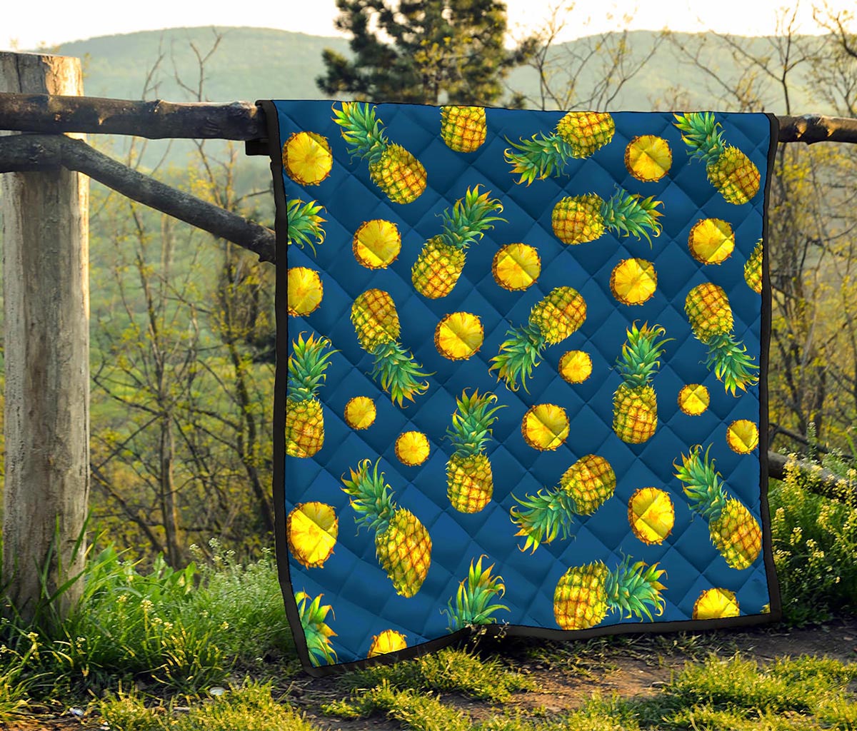 Blue Pineapple Pattern Print Quilt