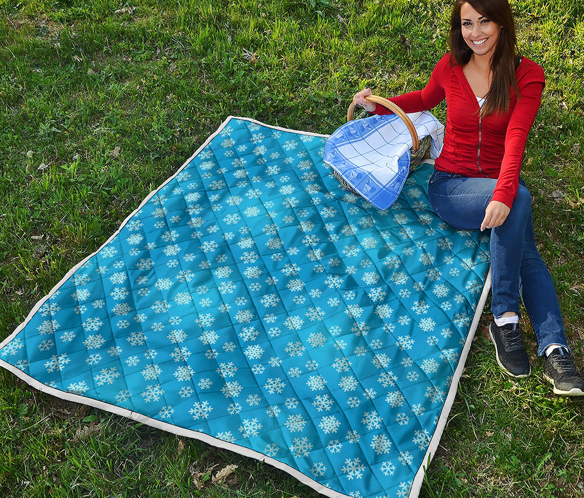 Blue Snowflake Pattern Print Quilt