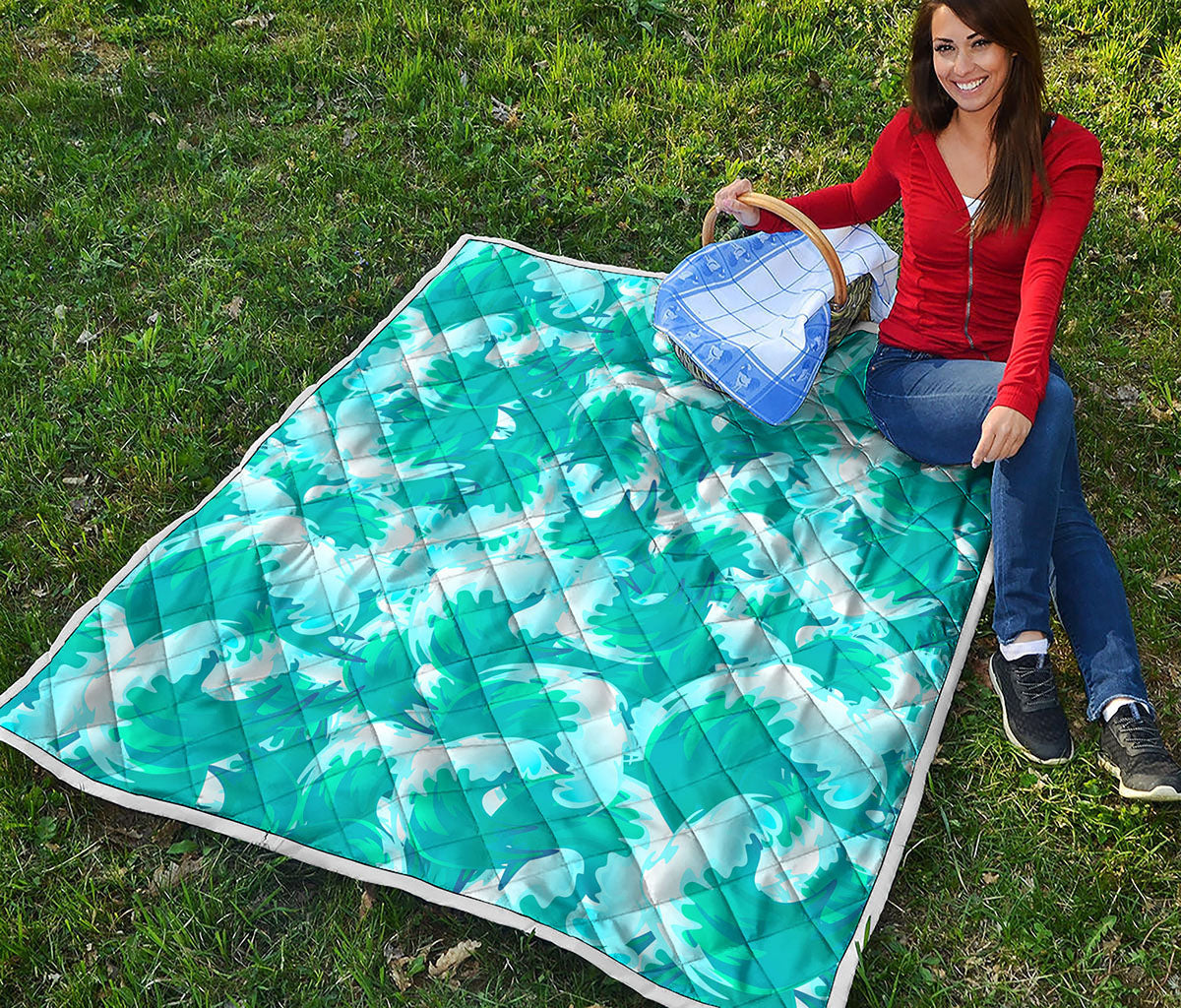 Blue Surfing Wave Pattern Print Quilt