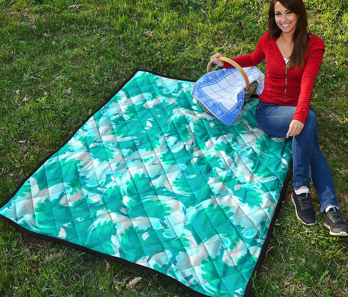 Blue Surfing Wave Pattern Print Quilt