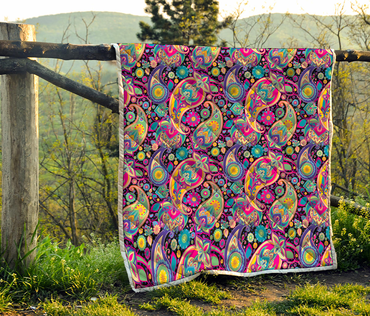 Bohemian Paisley Pattern Print Quilt