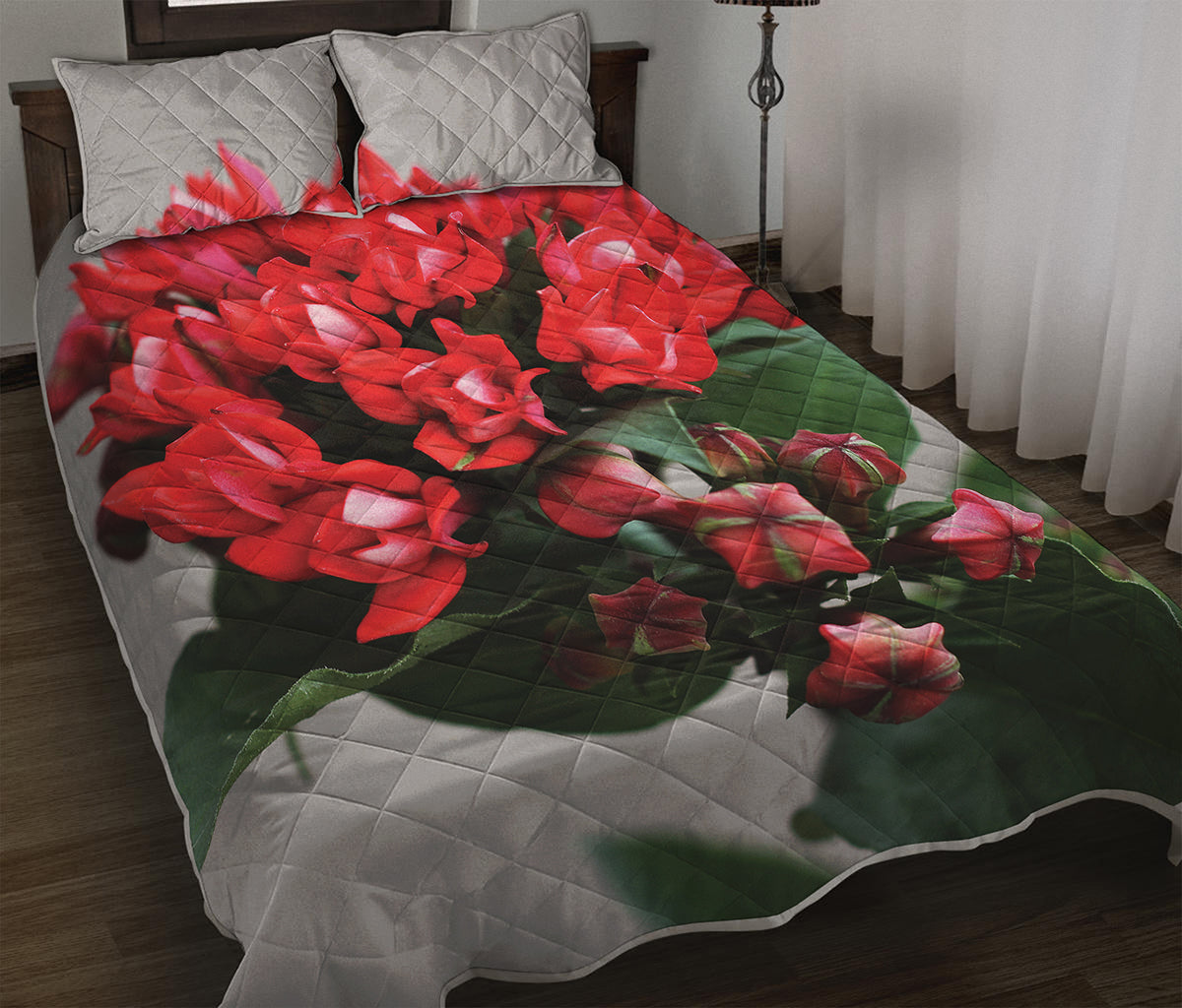Bouvardia Flower Print Quilt Bed Set