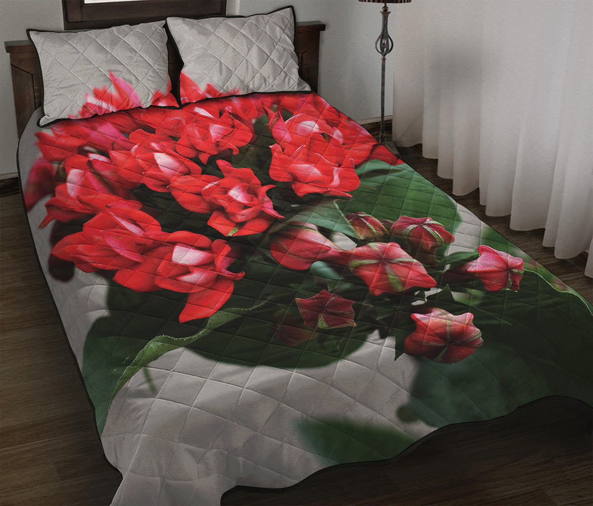 Bouvardia Flower Print Quilt Bed Set
