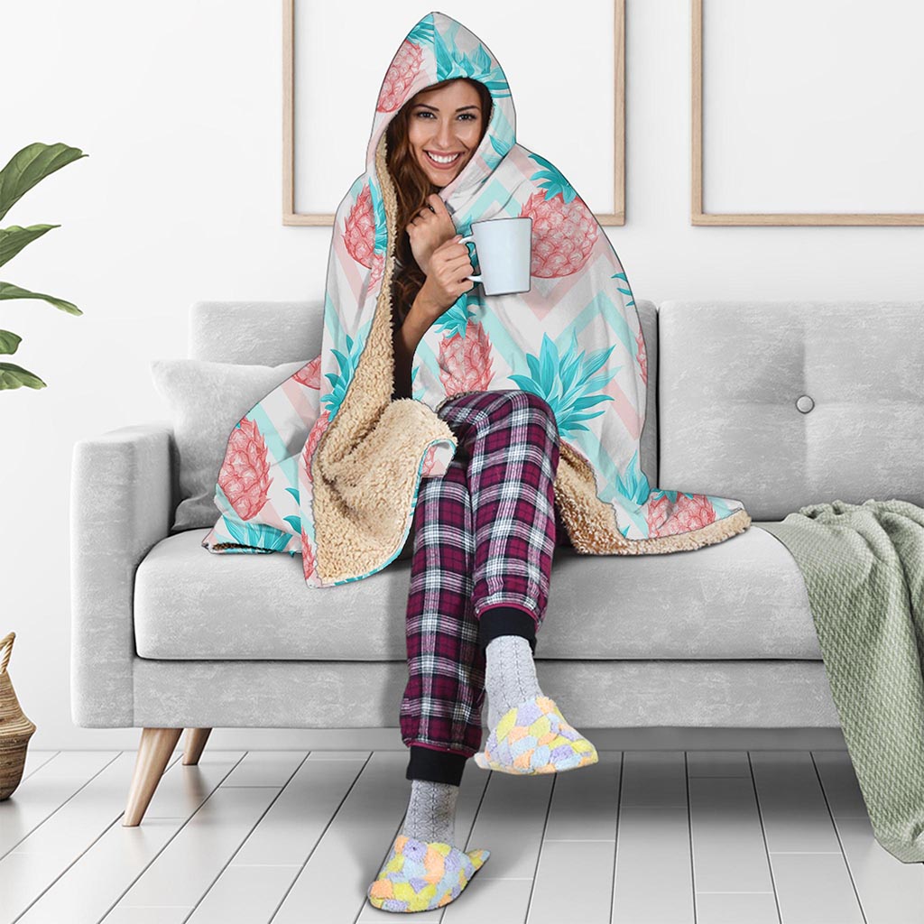 Bright Zig Zag Pineapple Pattern Print Hooded Blanket