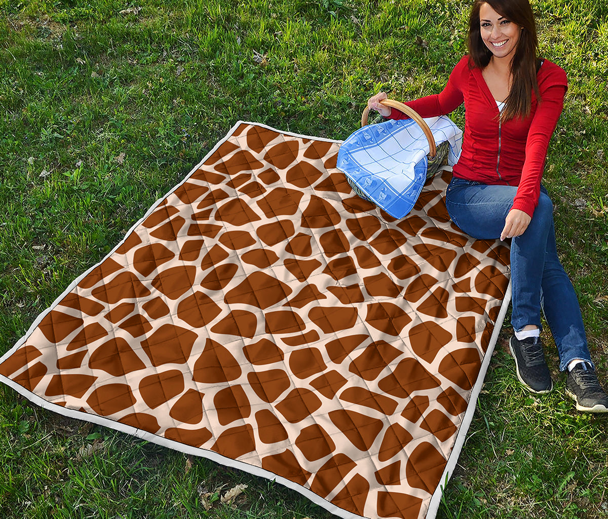 Brown Giraffe Pattern Print Quilt
