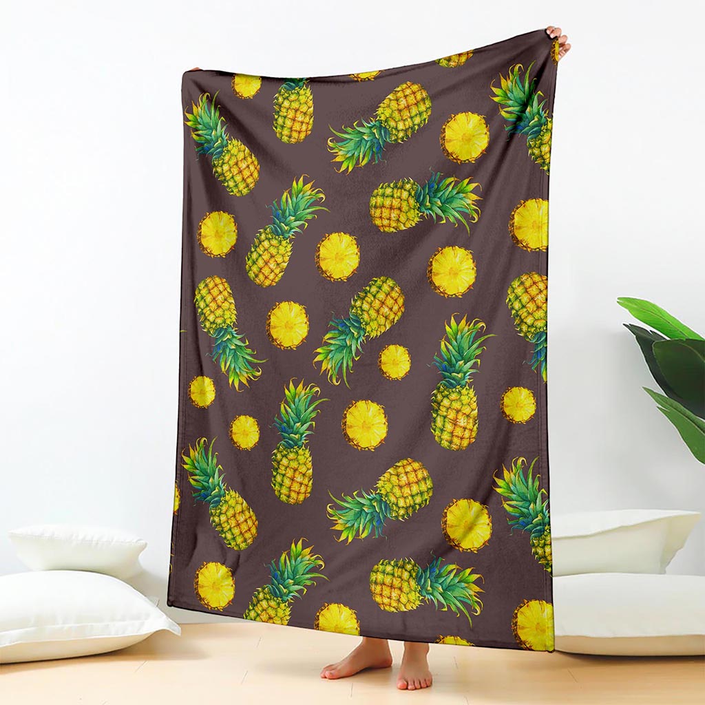 Brown Pineapple Pattern Print Blanket