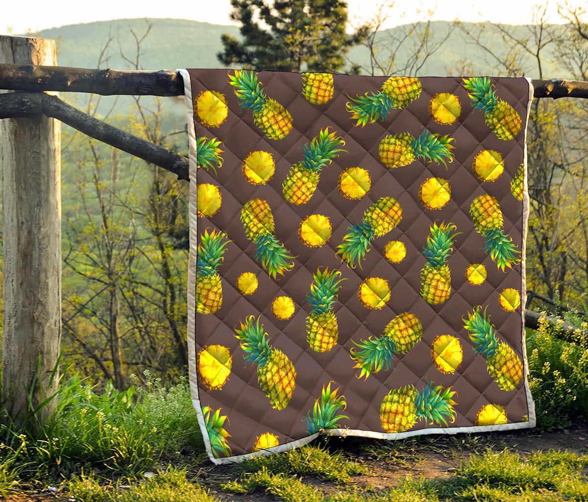 Brown Pineapple Pattern Print Quilt