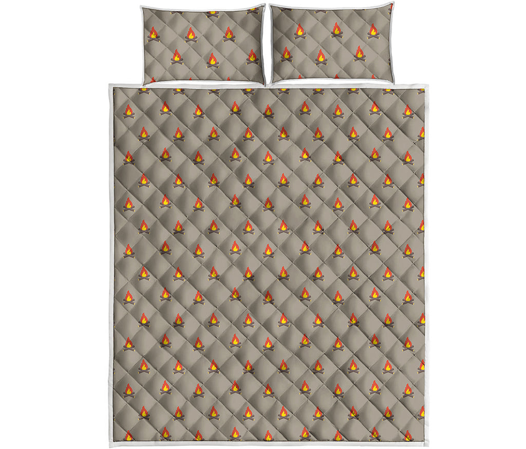 Camping Fire Pattern Print Quilt Bed Set