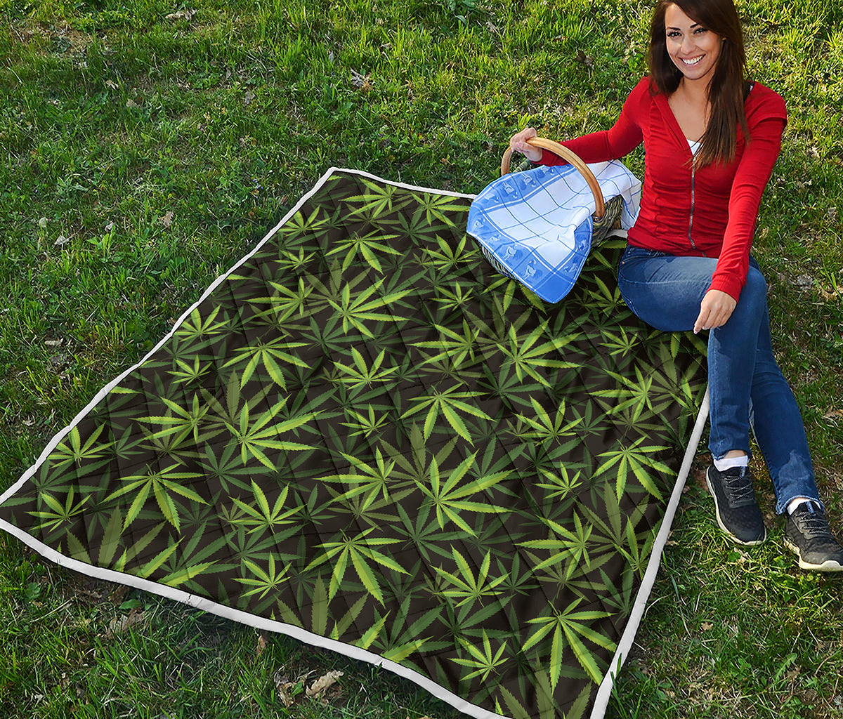 Cannabis Leaves Pattern Print Quilt