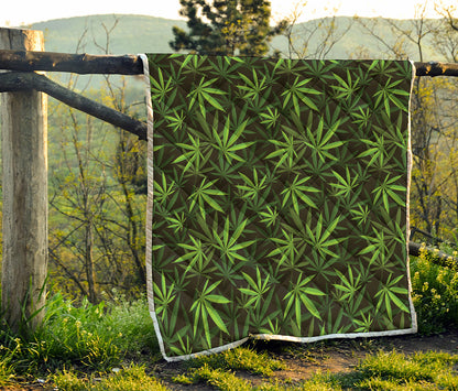 Cannabis Leaves Pattern Print Quilt