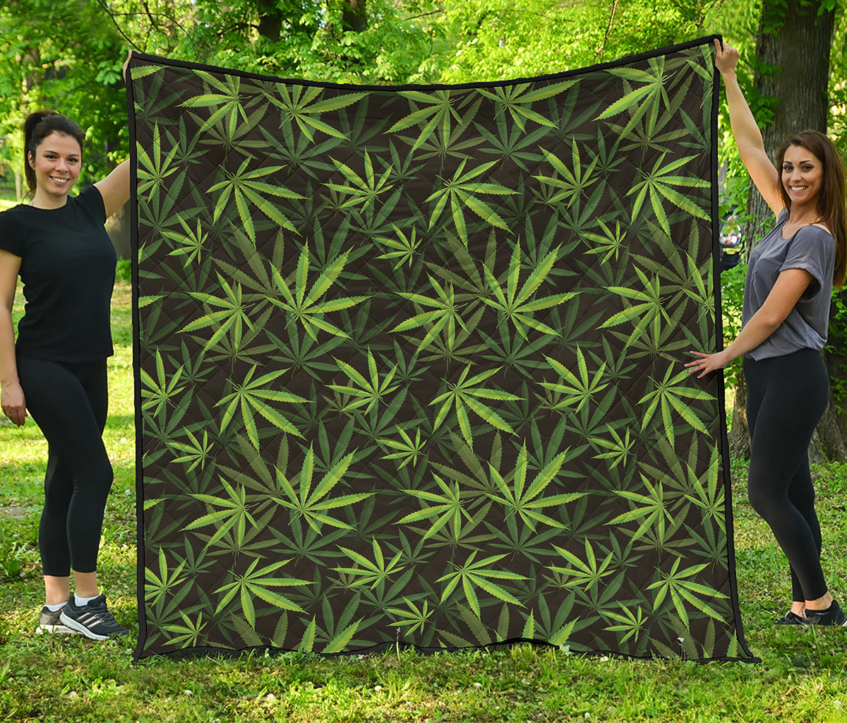 Cannabis Leaves Pattern Print Quilt