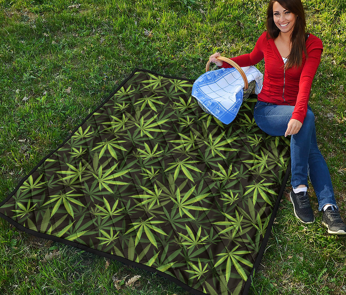 Cannabis Leaves Pattern Print Quilt