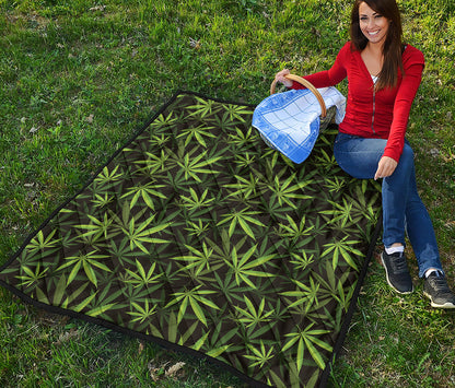 Cannabis Leaves Pattern Print Quilt