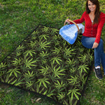 Cannabis Leaves Pattern Print Quilt