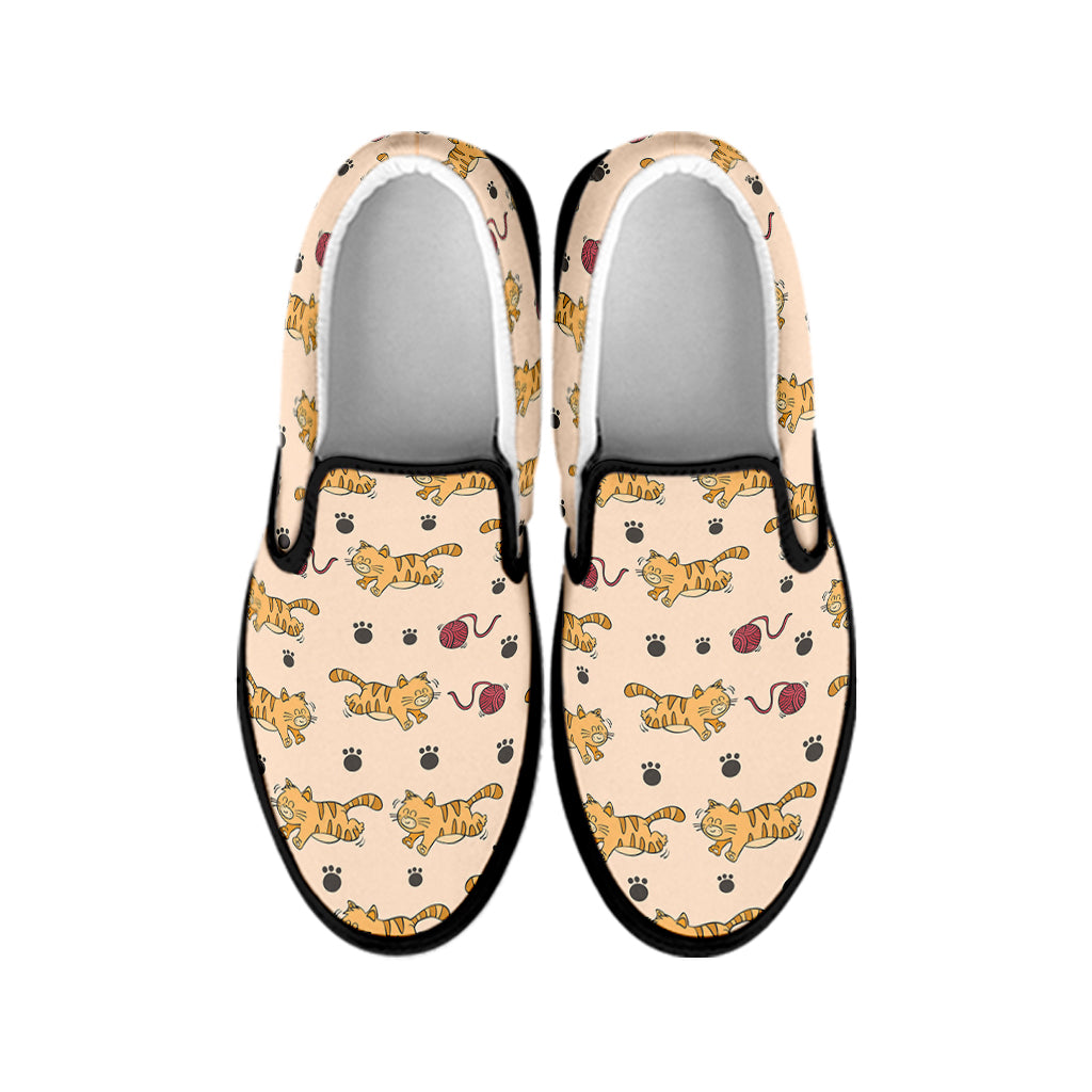 Cat And Yarn Ball Pattern Print Black Slip On Shoes
