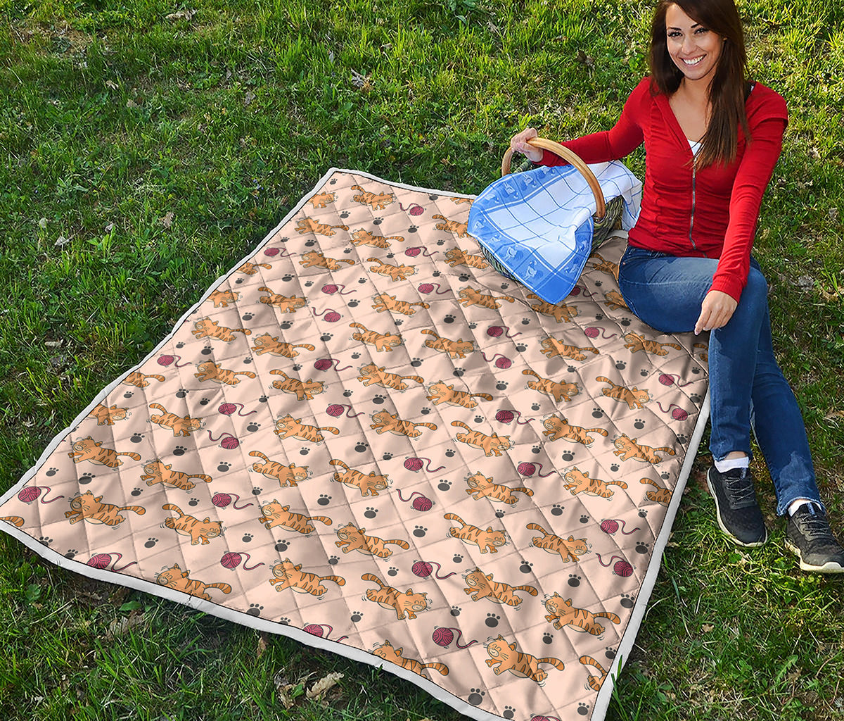 Cat And Yarn Ball Pattern Print Quilt