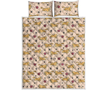 Cat And Yarn Ball Pattern Print Quilt Bed Set