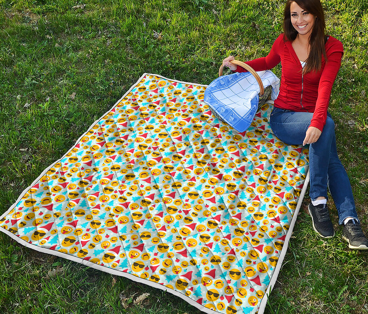 Christmas Emoji Pattern Print Quilt