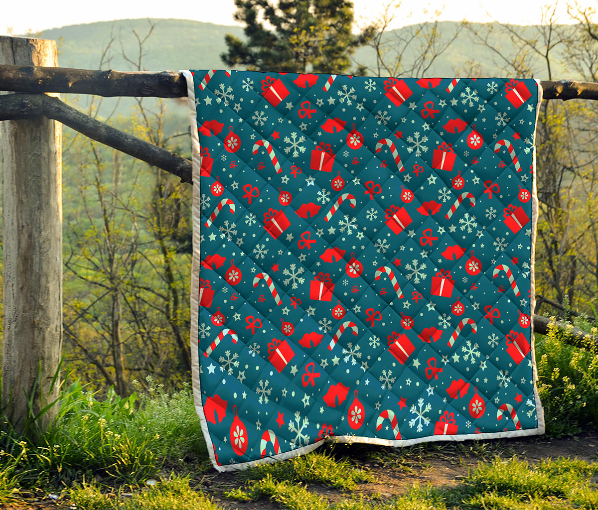 Christmas Holiday Elements Pattern Print Quilt