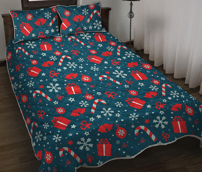 Christmas Holiday Elements Pattern Print Quilt Bed Set