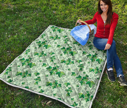 Christmas Ivy Leaf Pattern Print Quilt