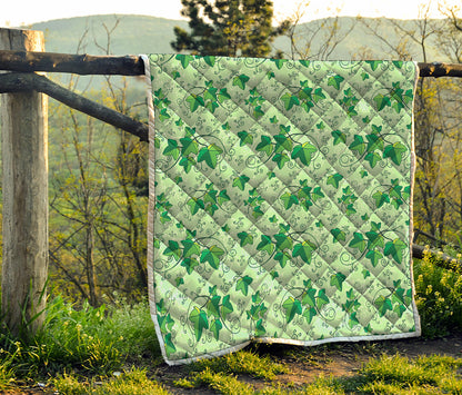 Christmas Ivy Leaf Pattern Print Quilt