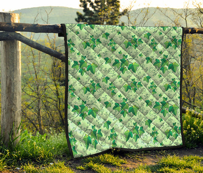 Christmas Ivy Leaf Pattern Print Quilt