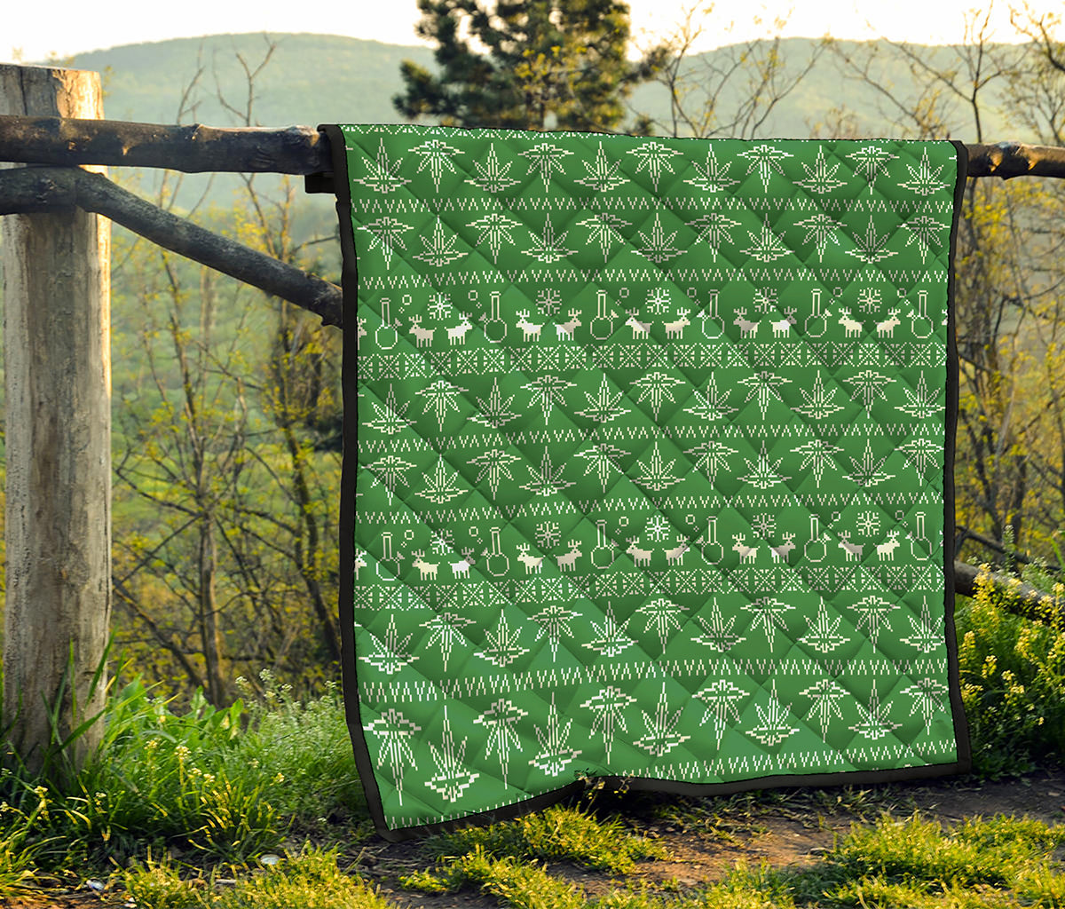Christmas Pot Leaf Pattern Print Quilt