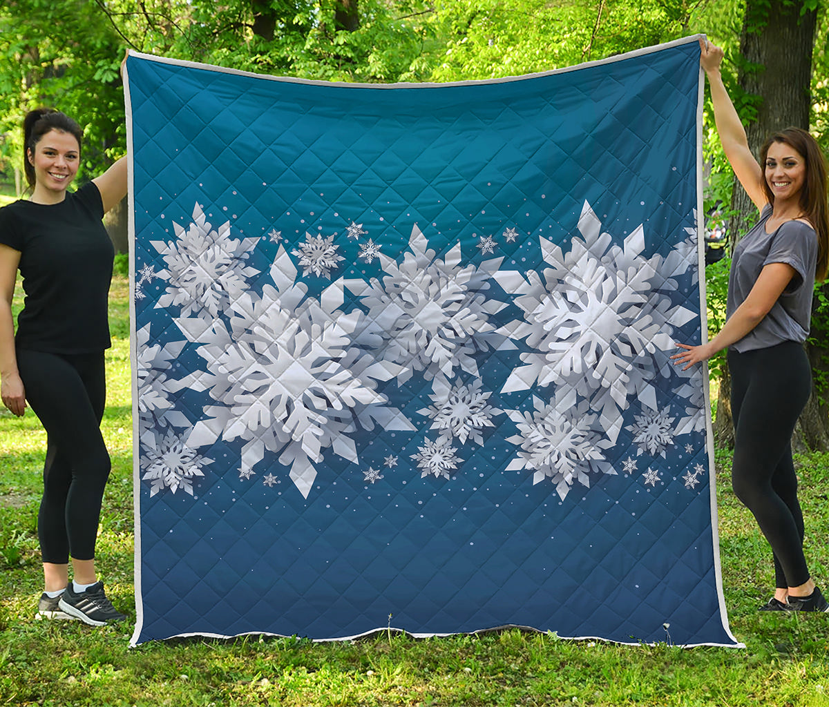 Christmas Snowflake Print Quilt
