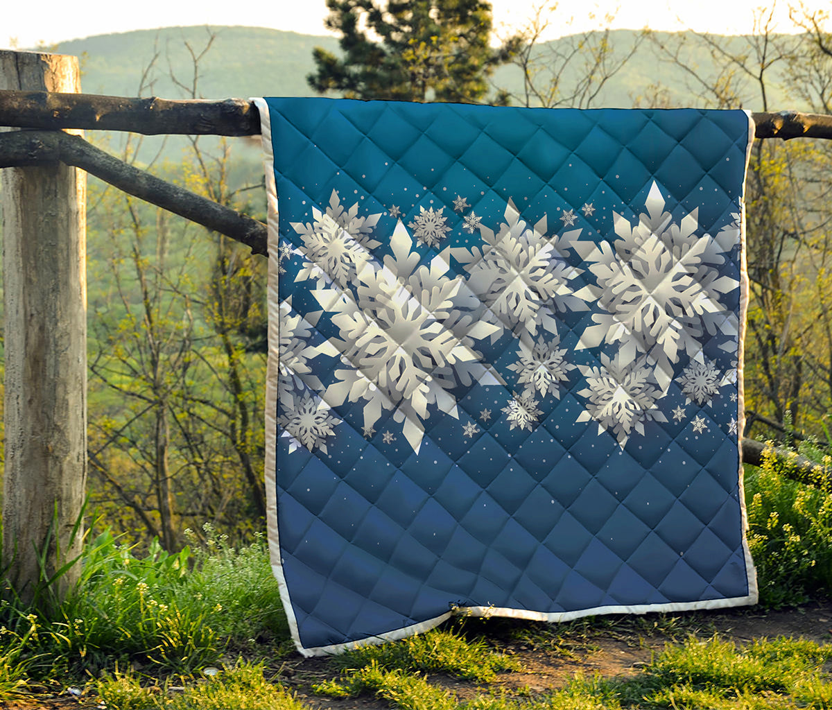 Christmas Snowflake Print Quilt