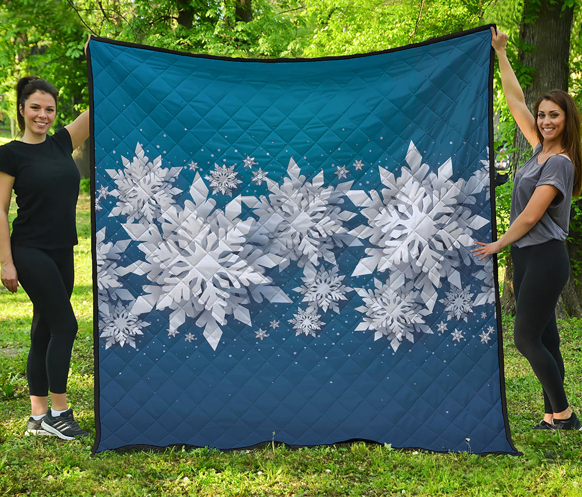 Christmas Snowflake Print Quilt