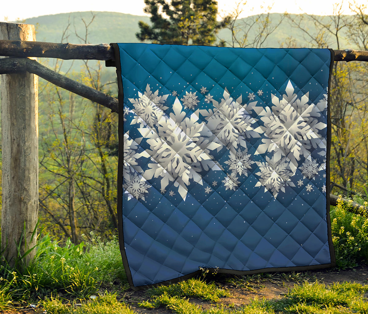 Christmas Snowflake Print Quilt