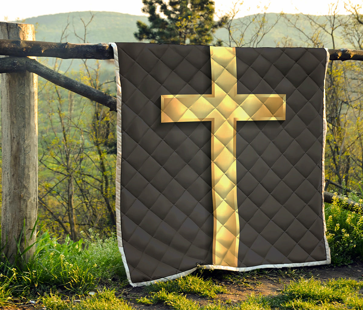 Classic Golden Cross Print Quilt