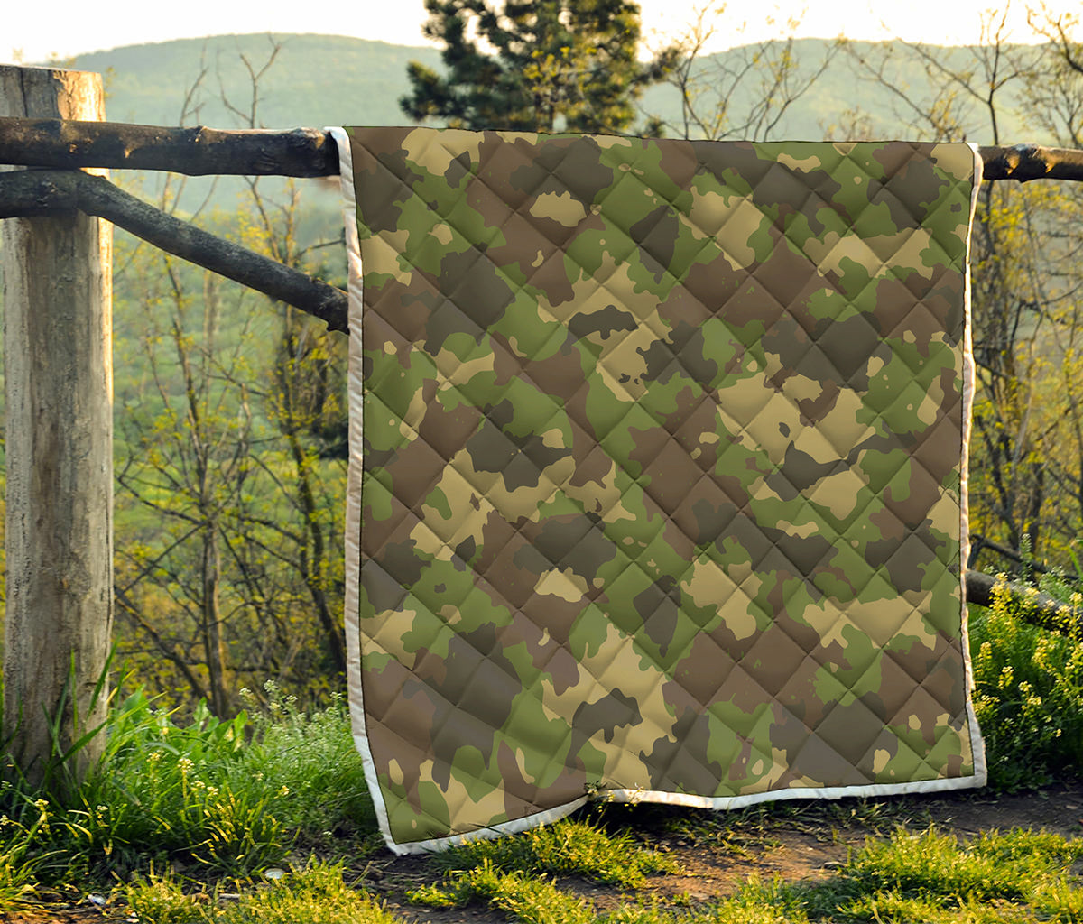 Classic Green Camouflage Print Quilt