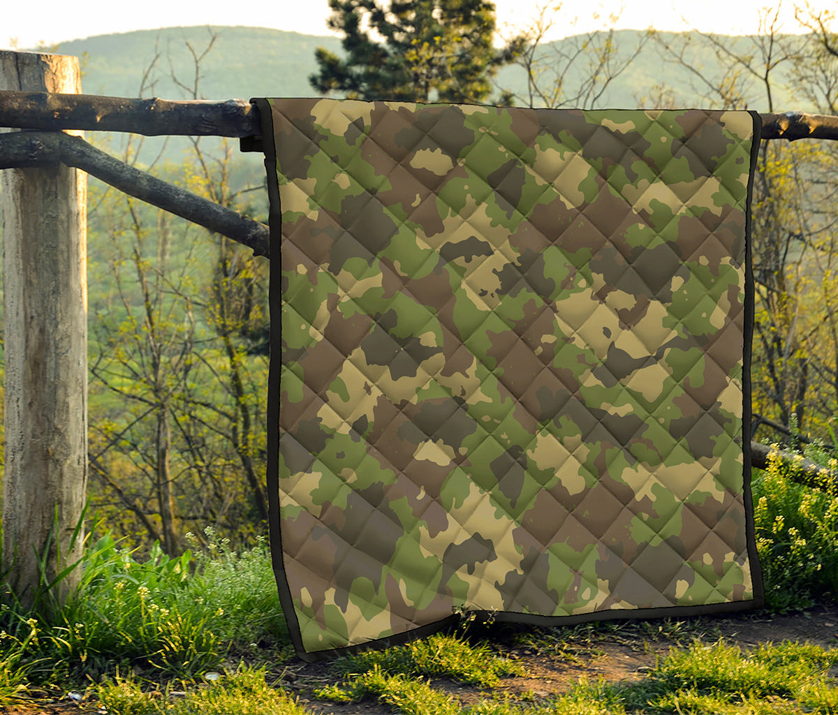 Classic Green Camouflage Print Quilt