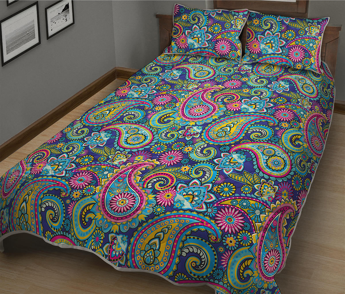 Colorful Paisley Pattern Print Quilt Bed Set