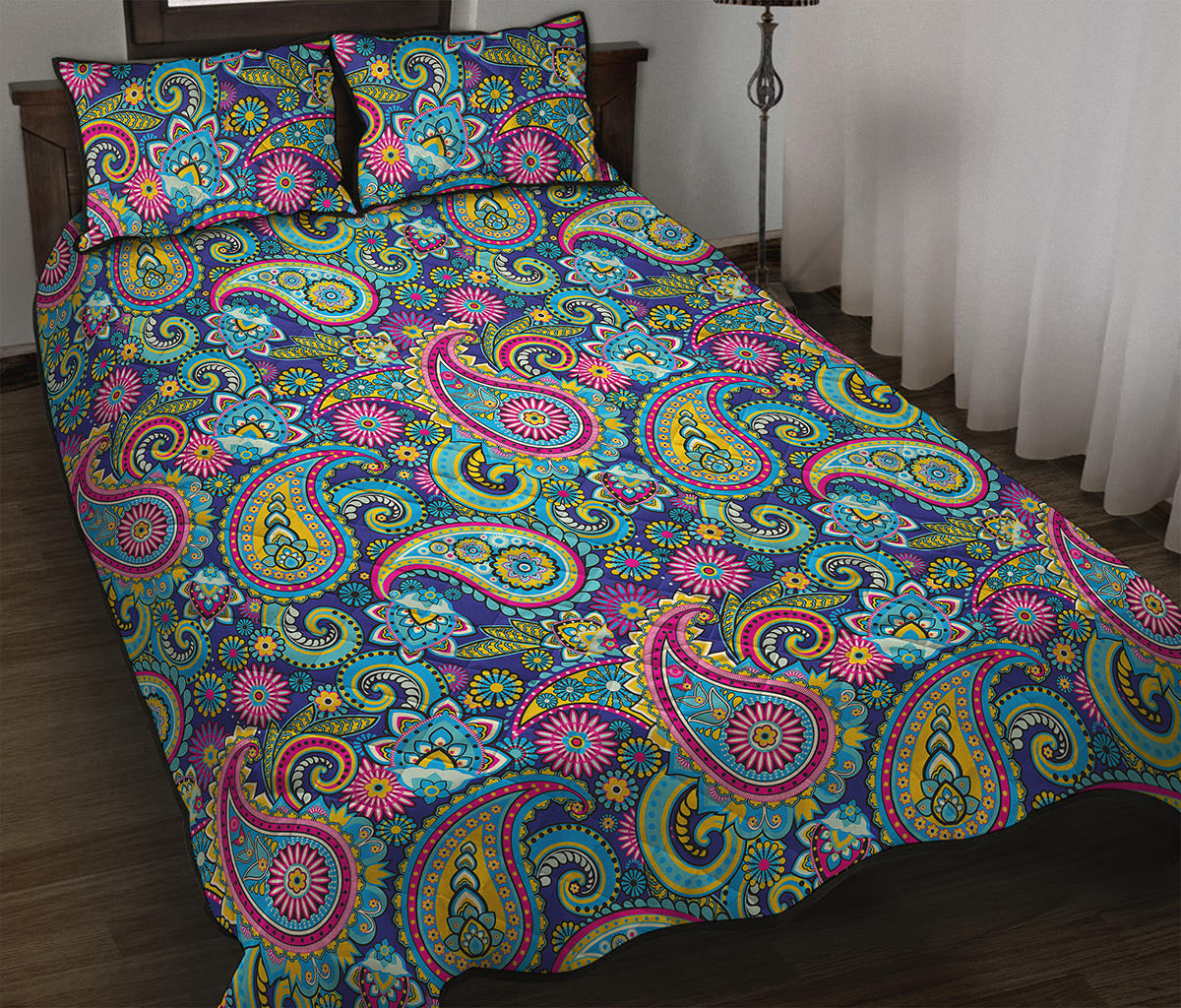 Colorful Paisley Pattern Print Quilt Bed Set