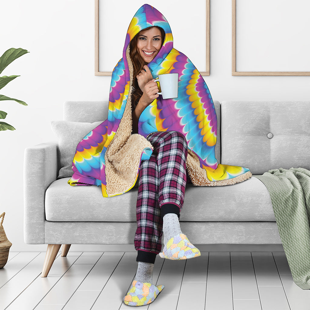 Colorful Spiral Illusion Print Hooded Blanket