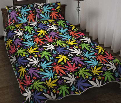 Colorful Weed Leaf Pattern Print Quilt Bed Set