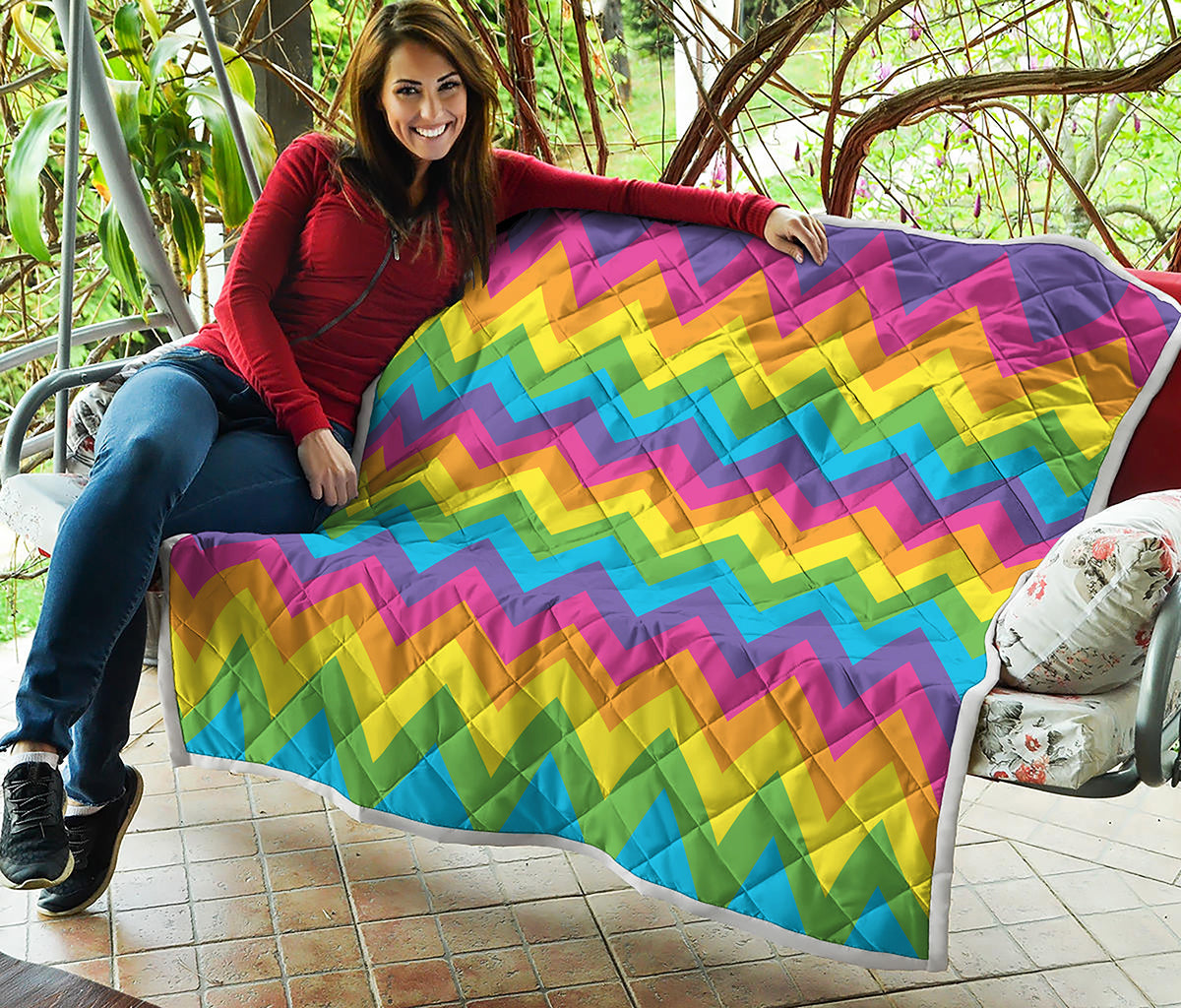 Colorful Zigzag Pattern Print Quilt