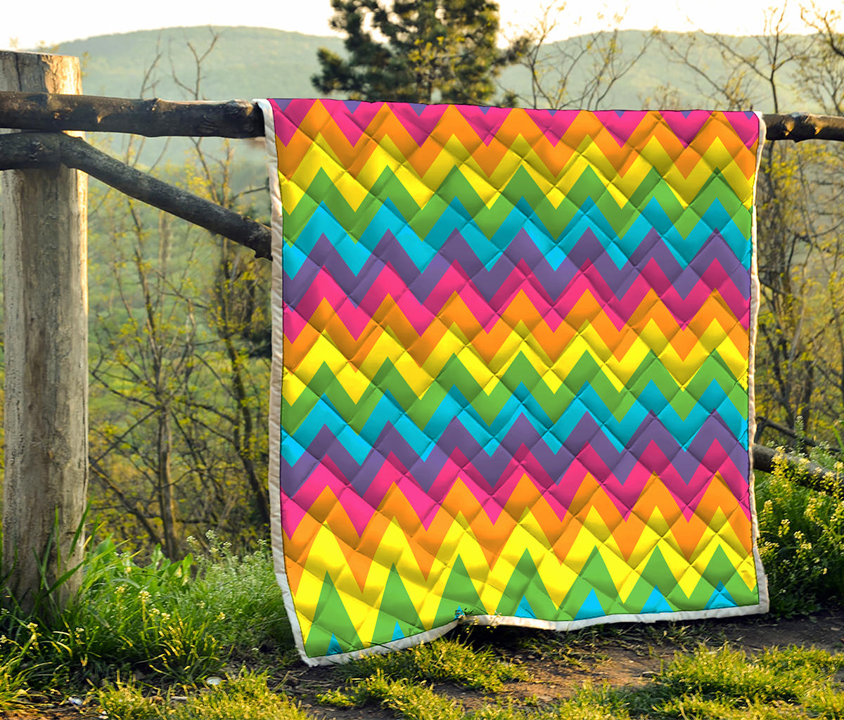 Colorful Zigzag Pattern Print Quilt