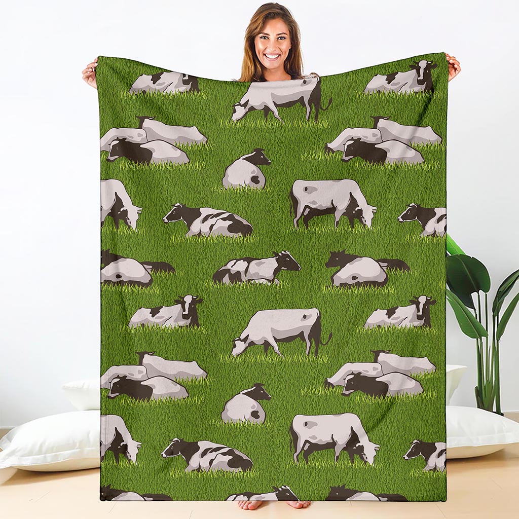 Cow On Green Grass Pattern Print Blanket