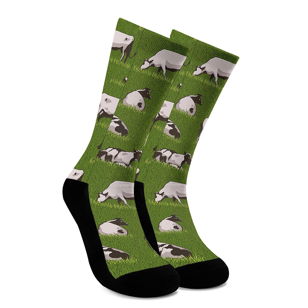 Cow On Green Grass Pattern Print Crew Socks