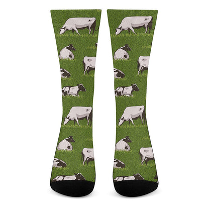 Cow On Green Grass Pattern Print Crew Socks